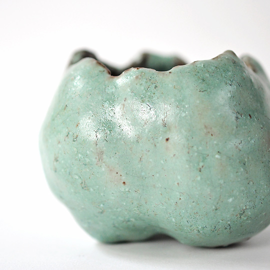 青と緑、その中間のような素敵な色味