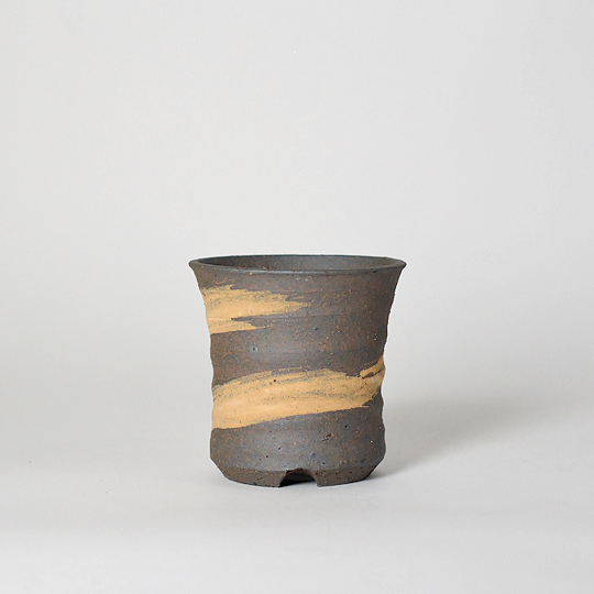 和の雰囲気漂う信楽の鉢