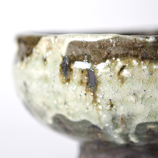 釉薬部分は艶やかな手触り