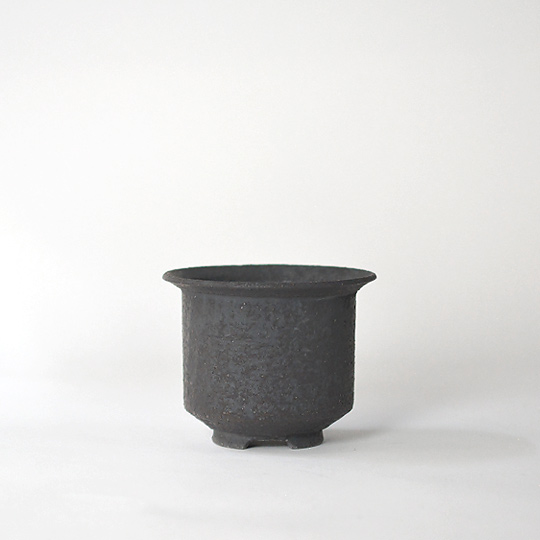 シンプルながらも重厚感のあるリムポット