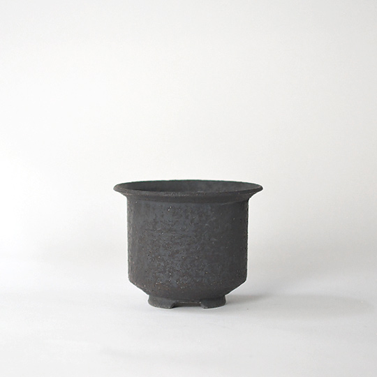 Calm Rim Pot S（Black） | 多肉植物・特別な鉢の販売 | トーキー | TOKY