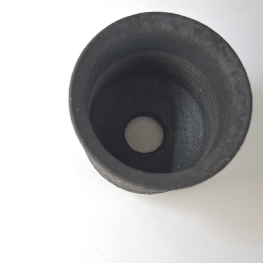 内側中央部分まで釉薬が施されています