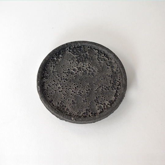 鉢と同様のテクスチャの受皿