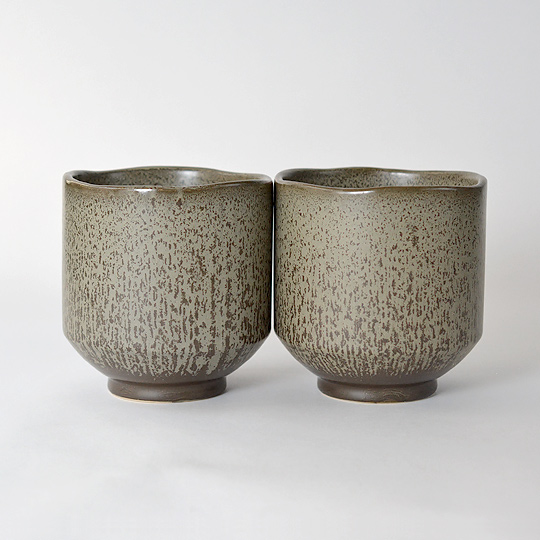 焼きものの特性上、釉薬の雰囲気など個体差があります。<br>予めご了承ください