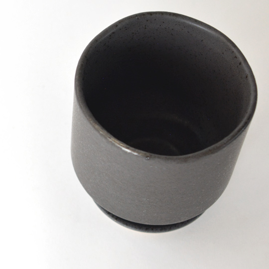 内側まで施釉されています