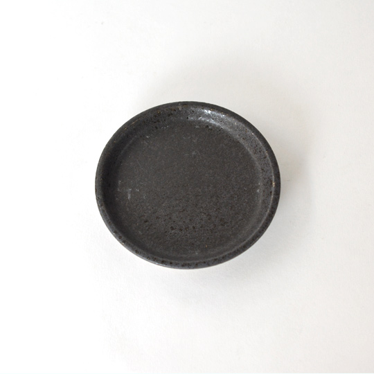 鉢と同様のテクスチャの受皿