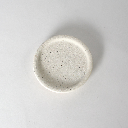 受皿も植木鉢と同じ雰囲気