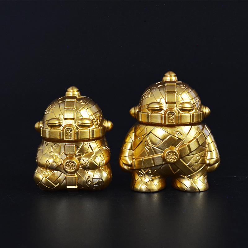 ソフビ専用のメッキ塗料でギラギラです