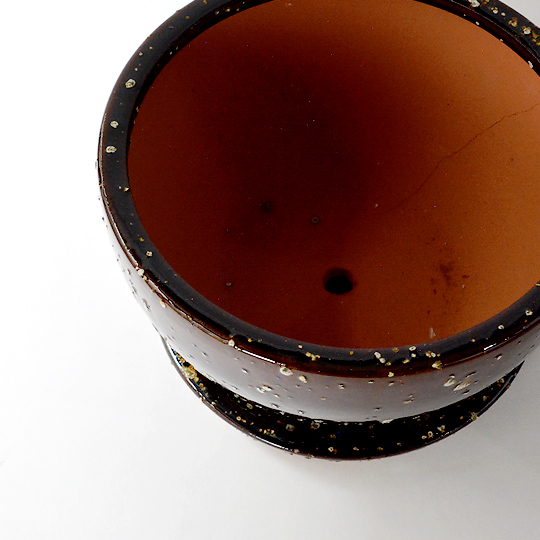 内側は施釉されていません