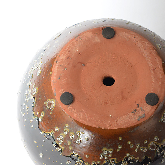 底穴は小さめなので、植えるものによっては<br>少し排水性のいい土にした方がいいかもしれません