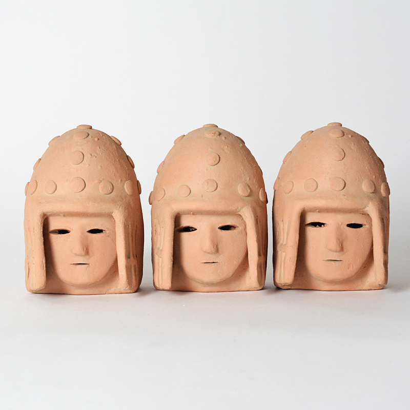 目鼻口も手作業なので個体差や不均等な場合があります